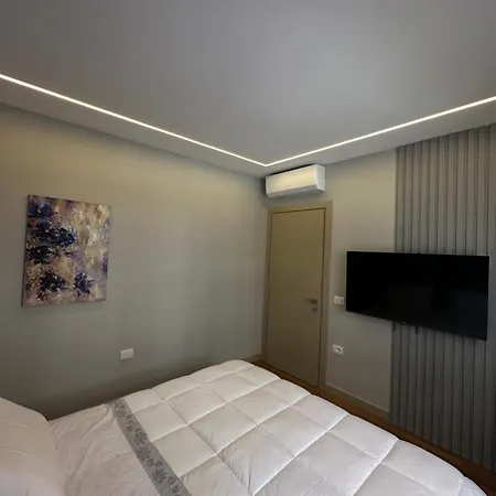 Esmi Vlorë